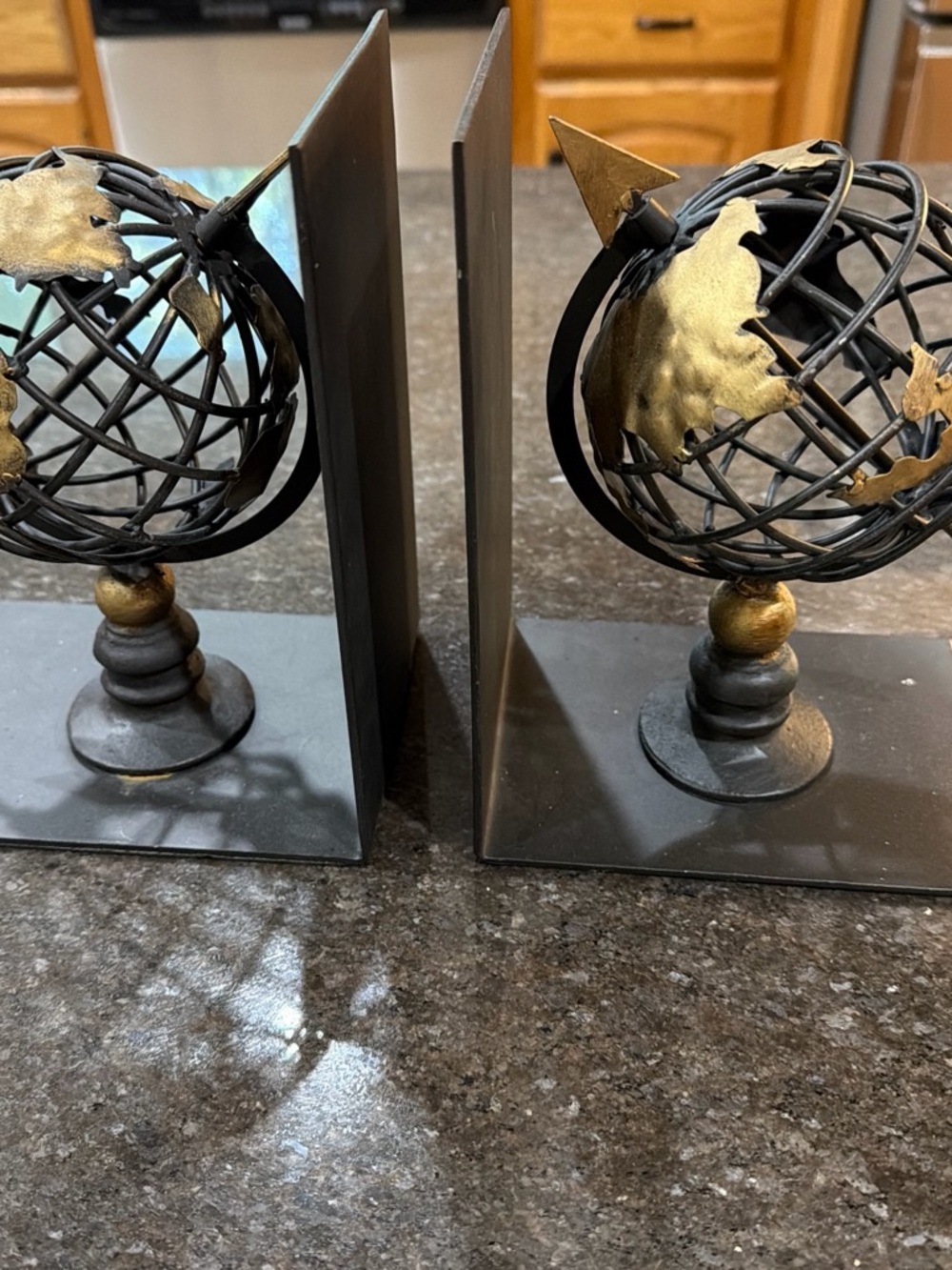 Metal Globe Bookends in Black and Gold – Elegant Shelf Pair
